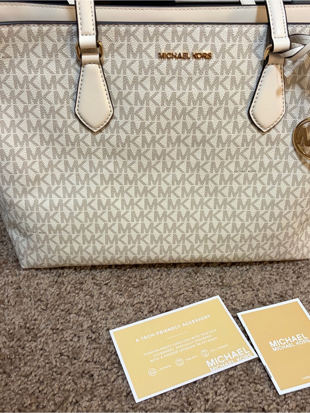 Michael Kors Sheila Bag LT Cream Large- NWT - Picture 2 of 11